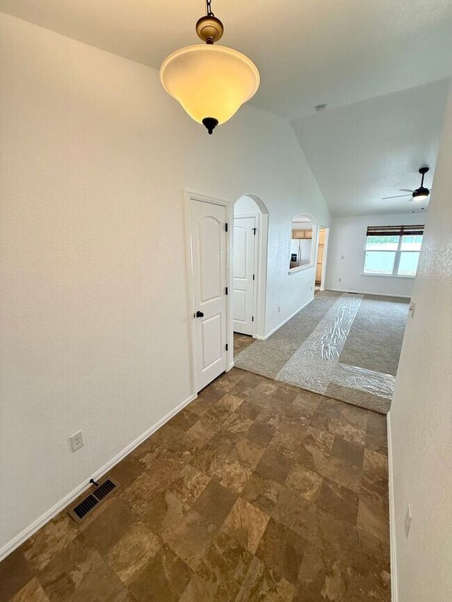 Foto del edificio - Move-In Ready Ranch in Wellington with Fresh Updates