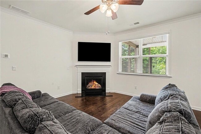 Foto del edificio - 639 Blue Juniper Cir