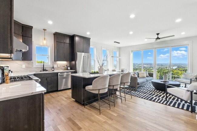 "Spacious 4-Bed, 4-Bath Gem in Nashville -... - "Spacious 4-Bed, 4-Bath Gem in Nashville -... Apartment