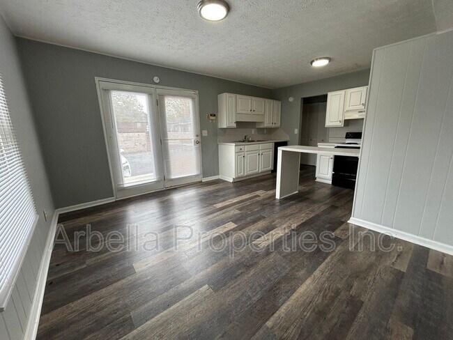 Foto del edificio - 329 Ridgefields Rd