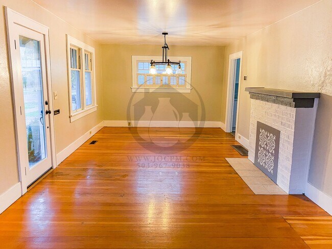 Foto del edificio - Cute Bungalow in NE Salem - Available Now