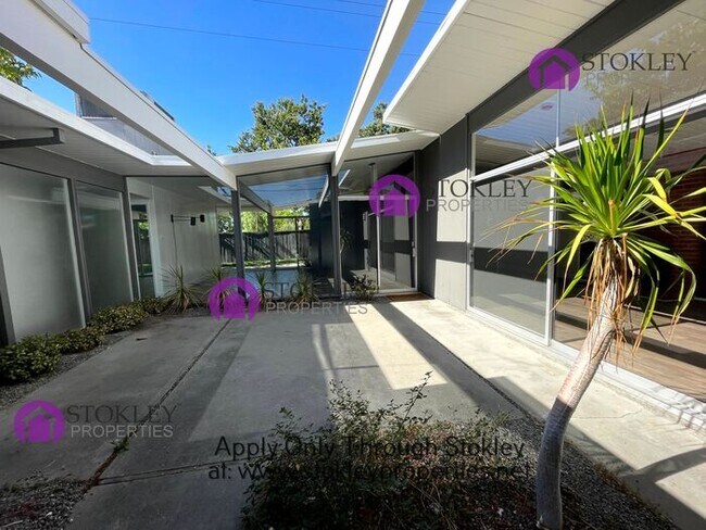 Building Photo - 112 Los Cerros Ave
