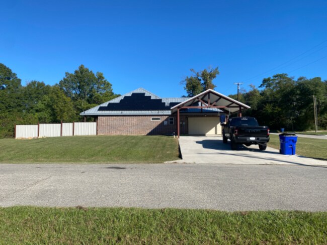 Building Photo - 100 Sunset Dr