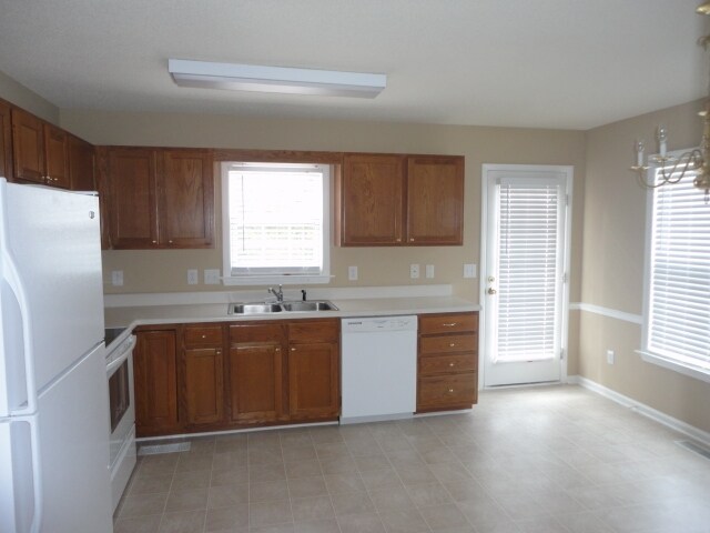 Building Photo - 121 Grainwood Ct