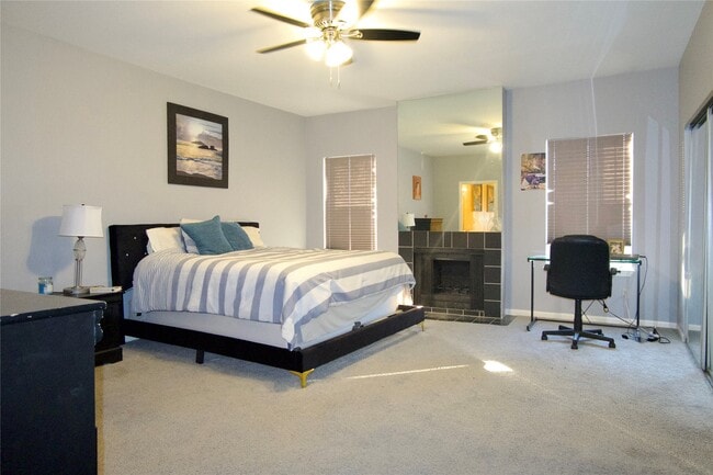Foto del edificio - 3042 Holly Hall St