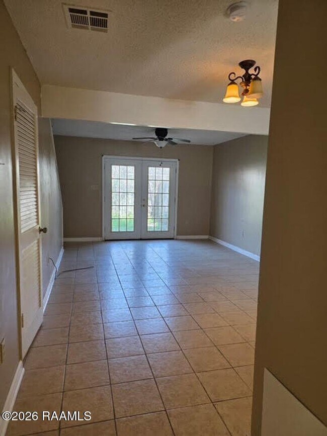 Building Photo - 2826 Louisiana Ave