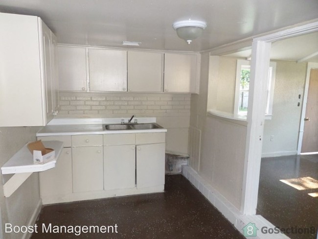 Foto del edificio - 912 Rosery Rd NW