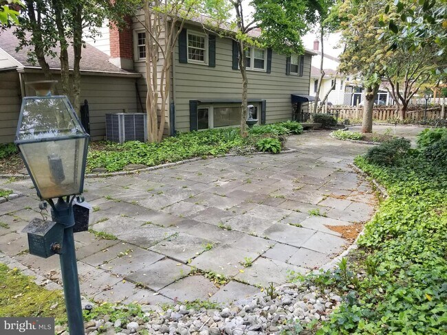 Foto del edificio - 111 Evergreen Rd