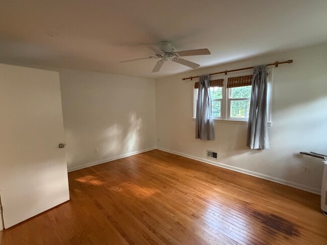 Building Photo - Beautiful Single Family Home In Lovely Neighborhood