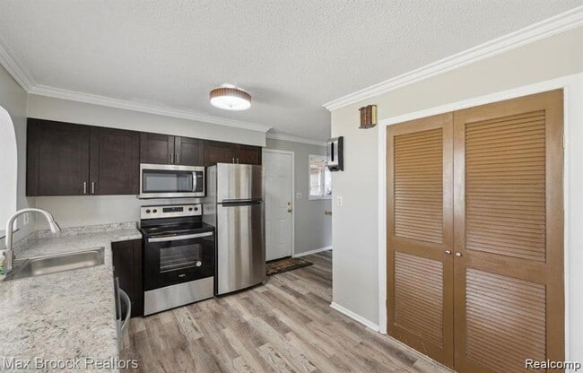 Foto del edificio - 40960 W 10 Mile Rd