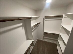 Building Photo - 591 N Cresswell Dr