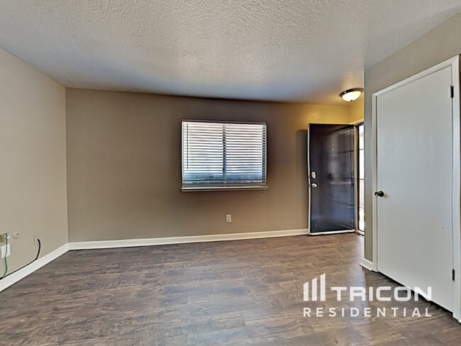 Building Photo - 515 Tisdell Dr
