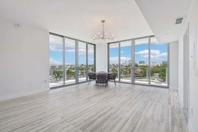 Foto del edificio - 13800 Highland Dr
