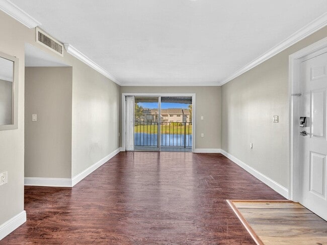 Foto del edificio - 1163 Lake Terry Dr