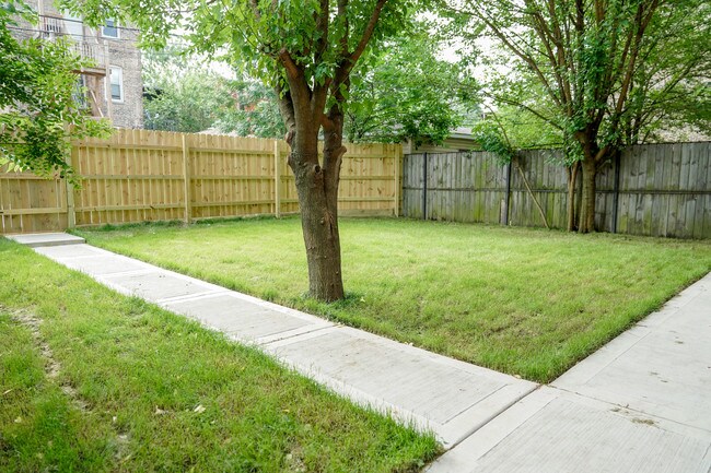 Foto del edificio - 1321 S Lawndale Ave