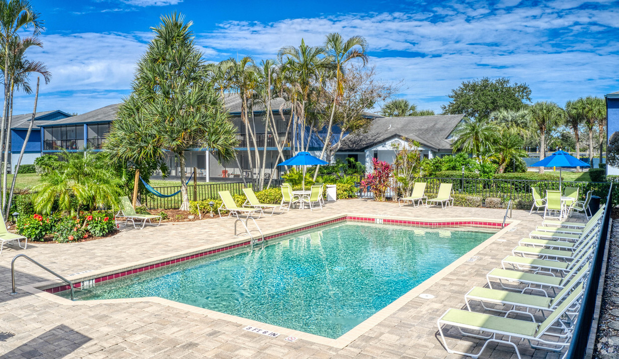 ÁREA DE PISCINA - Bridgewater Pointe Apartments