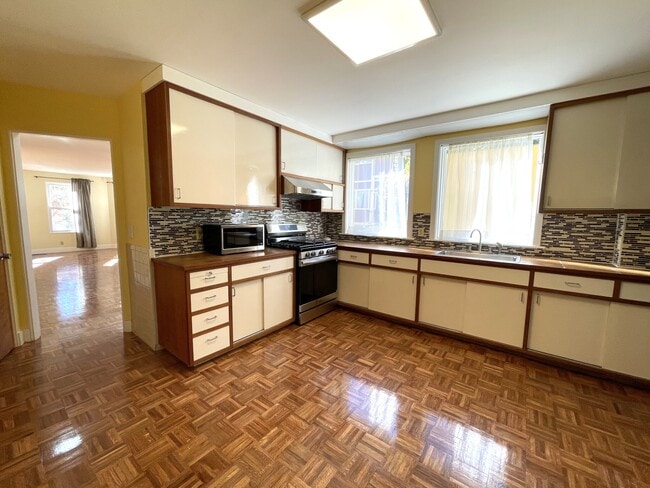 Building Photo - 10 Packard Ave