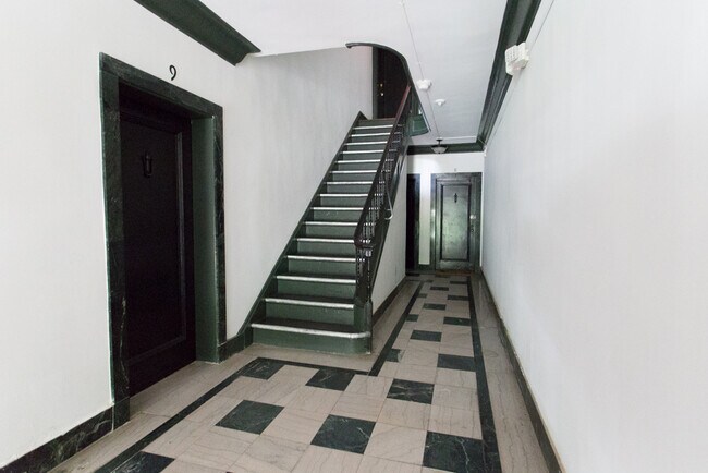 Common Area - 3115 Monument Ave