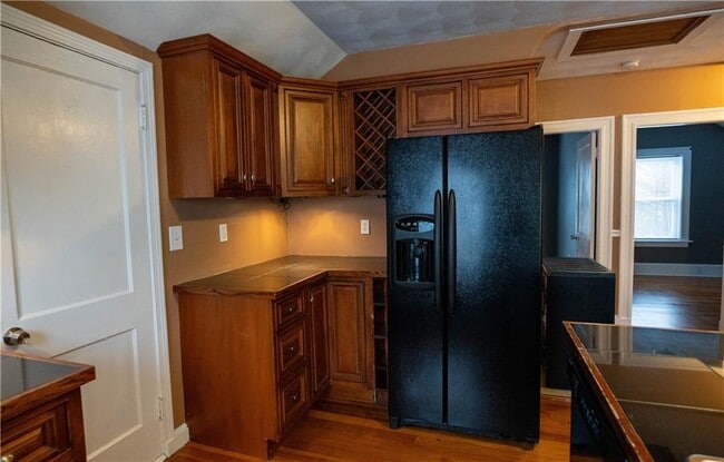 Foto del edificio - 304 Waterman Ave