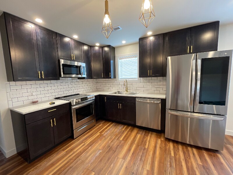 Foto principal - 701 SE Riverside Dr