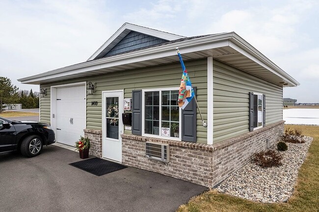 Building Photo - PLEASANT DRIVE ESTATES