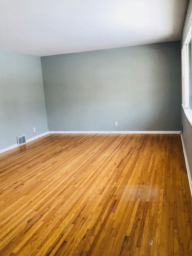 Foto del edificio - 3652 Upton Ave N