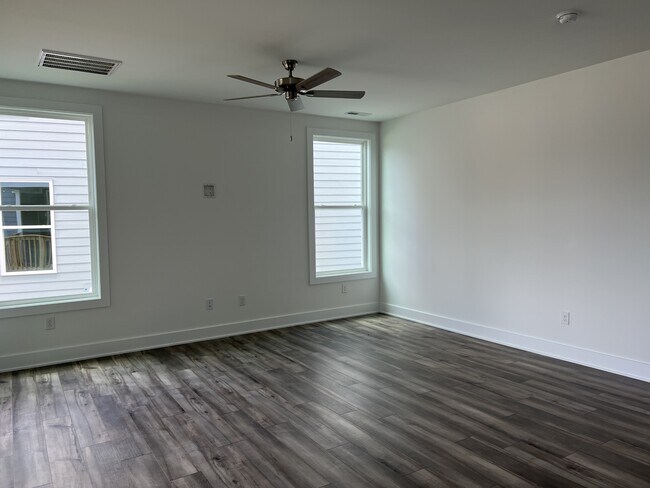 Building Photo - 1009 Broadbridge Ln