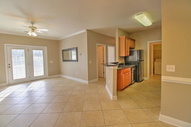 Building Photo - 2077 Silvercrest Dr