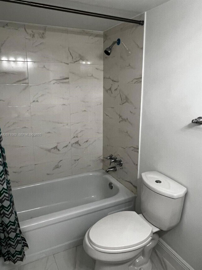 Foto del edificio - 501 Three Islands Boulevard