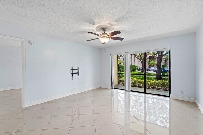 Building Photo - 204 Foxtail Dr