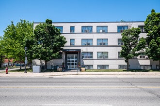 Building Photo - 206 Lakeshore Road East