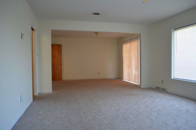 Foto del edificio - 8074 Rolling Hills Dr