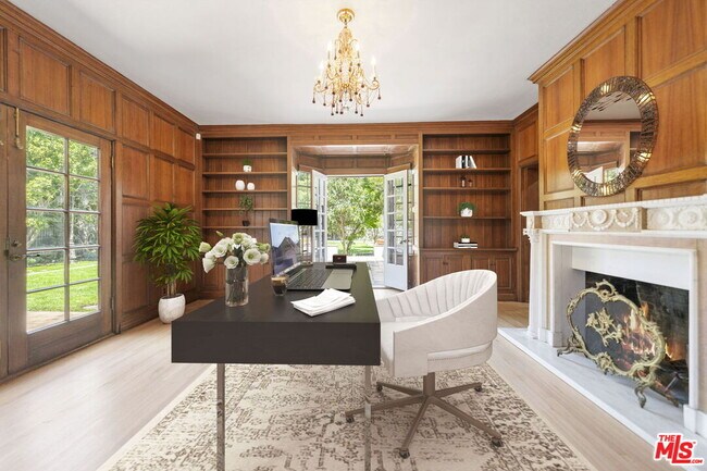Foto del edificio - 1004 N Beverly Dr