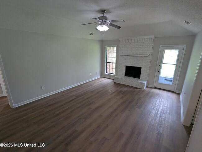 Building Photo - 5640 Ingleside Dr