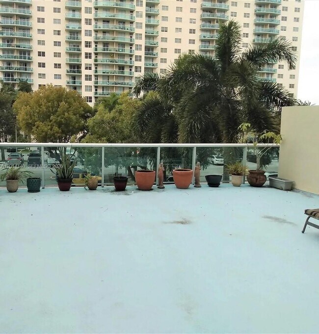 Foto del edificio - 19380 Collins Ave