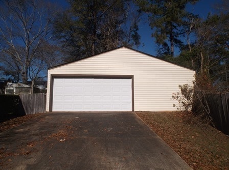 Building Photo - Valley Hills Subdivision - Detached Garage...