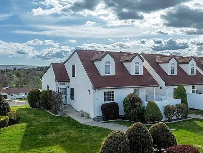 Foto del edificio - Stylish Meadow Springs Home Steps from the...