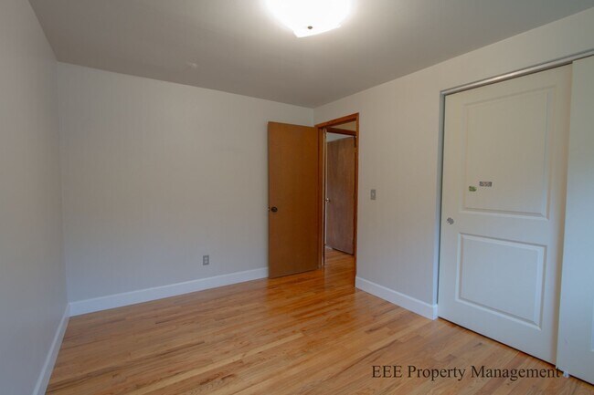 Foto del edificio - Bellevue Home in Phanton lake Area