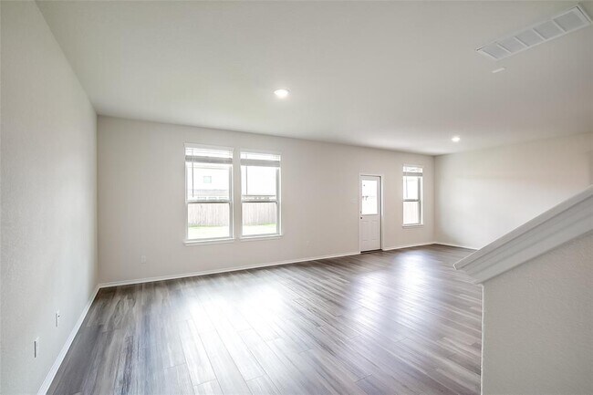 Building Photo - 31 Pacific Loon St