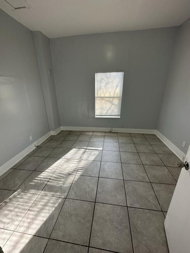 Foto del edificio - Fully renovated 2/1 single family residenc...