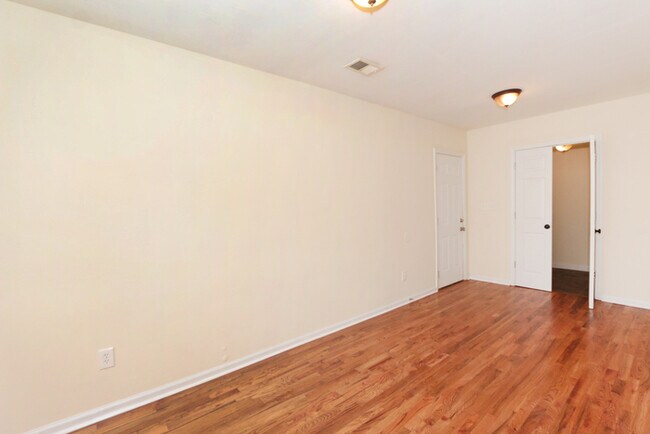 Building Photo - Roomy 3BR 2BA Ranch for Lease!