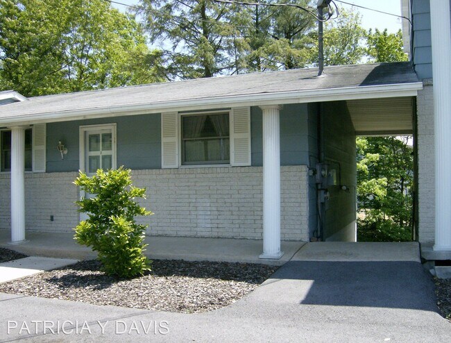 Foto del edificio - 75 Cider Press Rd