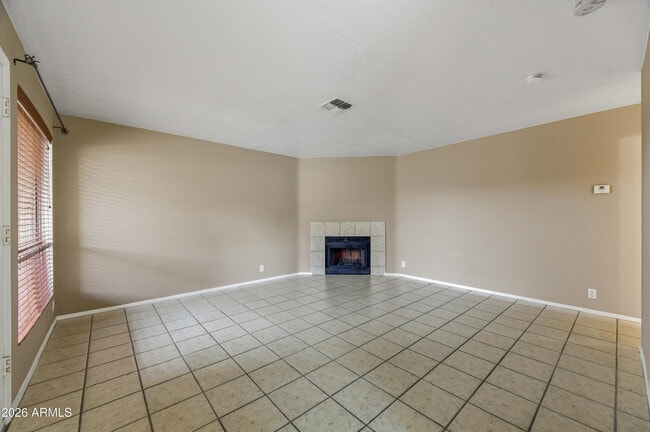 Building Photo - 501 W Yukon Dr