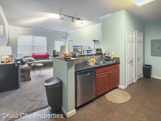 Building Photo - 3 br, 3 bath House - 600 13th Street Unit 632