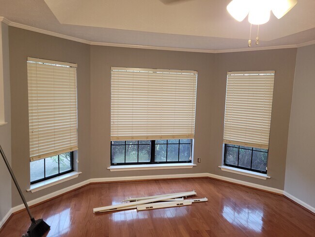 Foto del edificio - 4018 Beardsley Dr