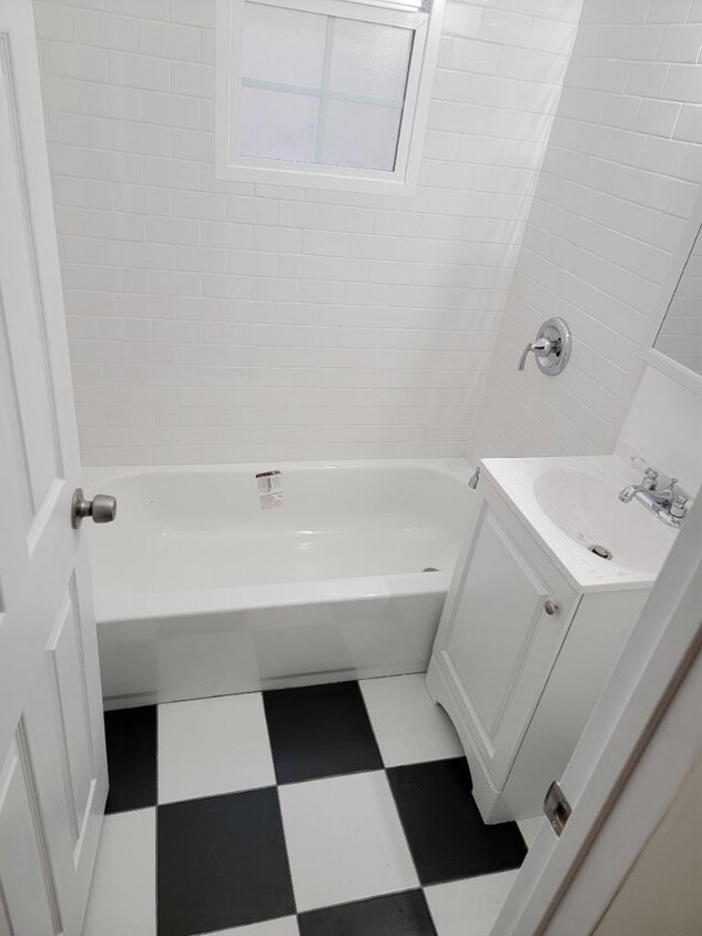 Baño - 921 Parkman Ave