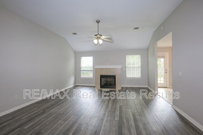 Building Photo - 3711 SW Hansom Loop