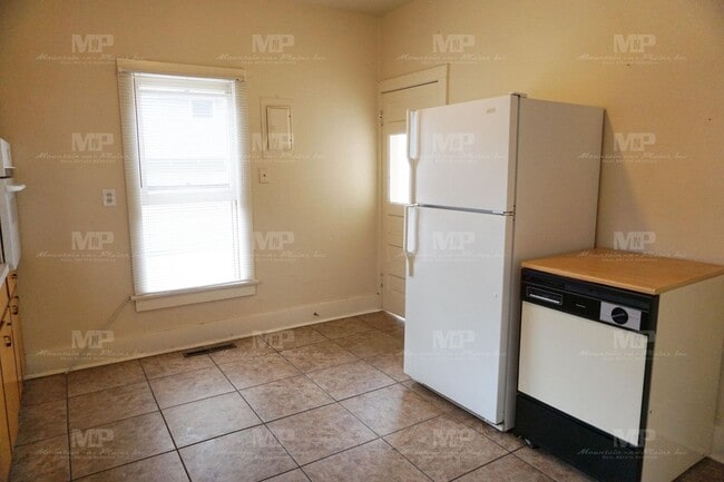 Building Photo - 642 S Meldrum St