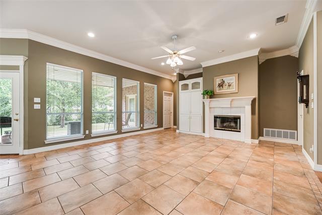 Foto del edificio - 8911 Hickory Hill Dr
