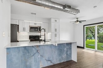 Building Photo - 100 Lido Cir